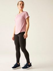 Dare 2b Koszulka sportowa "Chase Tee" w kolorze jasnoróżowo-pomarańczowym rozmiar: 34. Pomarańczowe bluzki sportowe damskie Dare 2b, bez wzorów, z materiału, bez ramiączek. Za 65.85 zł.
