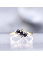 CARATELLI Złoty pierścionek "Melbourne" z diamentami i szafirami rozmiar: 58. Niebieskie pierścionki damskie CARATELLI, z diamentem, złote. Za 1,109.59 zł.