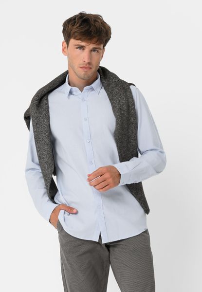 Jasnoniebieska koszula, Regular Fit, K-FEMO. Niebieskie koszule męskie Volcano, l, bez wzorów, z bawełny, bez kołnierzyka, bez ramiączek. Za 149.99 zł.