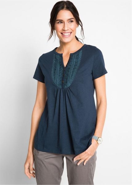 T-shirt z przędzy mieszankowej z krótkimi rękawami. Niebieskie t-shirty damskie bonprix, bez wzorów, z koronki, bez kołnierzyka. Za 64.99 zł.