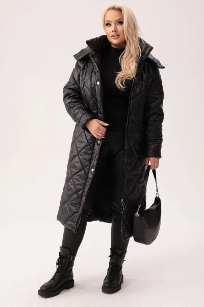 Pikowany czarny płaszcz z kapturem Valentina - komfort i elegancja na chłodne dni PLUS SIZE XXL JESIEŃ ZIMA. Czarne płaszcze damskie Moda Size Plus Iwanek, na jesień, plus size, bez wzorów, z materiału, eleganckie, plus size. W wyprzedaży za 359.90 zł.