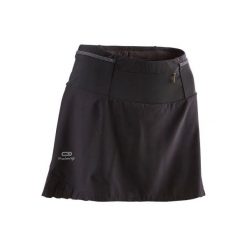Spódnico - spodenki do biegania TRAIL damskie. Czarne szorty damskie KALENJI, bez wzorów, z elastanu. Za 59.99 zł.