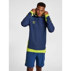 Bluza z kapturem Hummel hmlLEAD poly. Niebieskie bluzy sportowe męskie HUMMEL, bez wzorów, eleganckie, bez kołnierzyka, bez ramiączek. W wyprzedaży za 156.50 zł.