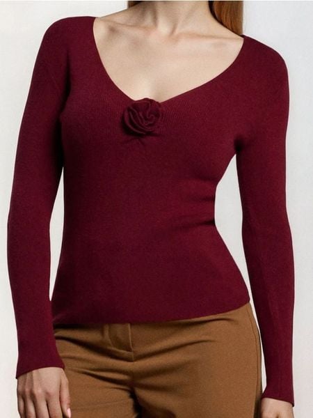 Sweter z dekoltem V - bordowy. Czerwone swetry klasyczne damskie Sinsay, l, bez kołnierzyka. Za 49.99 zł.