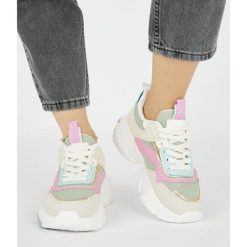 Sportowe buty damskie na grubej podeszwie zielone. Zielone buty sportowe na co dzień damskie bez wzorów. Za 110.92 zł.