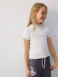 Prążkowany t-shirt - złamana biel. Koszulki dziewczęce Reserved, bez wzorów, z bawełny, bez ramiączek. Za 32.99 zł.