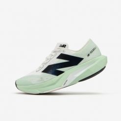 Buty do biegania damskie New Balance Fuelcell Rebel V4. Obuwie do biegania damskie New Balance. W wyprzedaży za 549.99 zł.