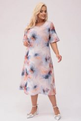 Trapezowa sukienka Felipa w pastelowe kwiaty MIDI PLUS SIZE XXL OVERSIZE WIOSNA. Niebieskie sukienki damskie Moda Size Plus Iwanek, na co dzień, na wiosnę, plus size, bez wzorów, z elastanu, eleganckie, bez kołnierzyka, plus size, bez ramiączek, midi, dopasowane. Za 289.90 zł.