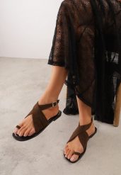 Brązowe Sandały VICES z Imitacji Zamszu o Fasonie Japonek z Paskiem na Palec Cresea. Brązowe sandały damskie Renee, bez wzorów, bez obcasa, na płaskiej podeszwie. Za 69.99 zł.