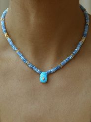 Taboo Pozłacany naszyjnik z kamieniami szlachetnymi - dł. 40 cm rozmiar: onesize. Niebieskie naszyjniki damskie Taboo, pozłacane. Za 260.99 zł.