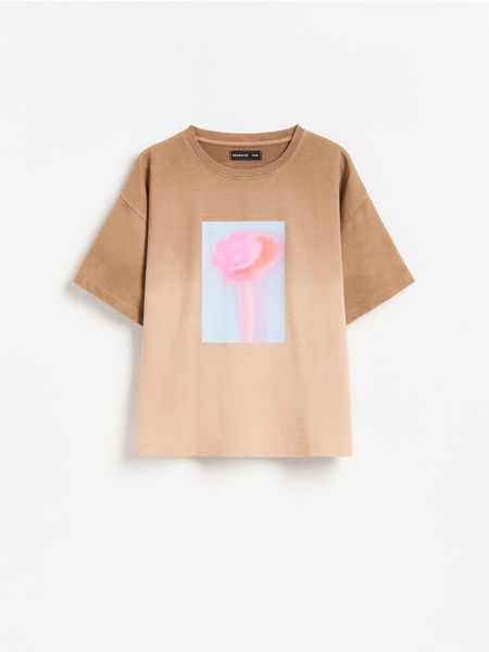 T-shirt z nadrukiem - brązowy. Brązowe koszulki dziewczęce Reserved, bez wzorów, z bawełny, bez ramiączek. Za 39.99 zł.
