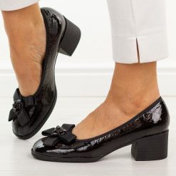 Czarne skórzane półbuty damskie Cambell 98333. Czarne półbuty damskie Cambell, bez wzorów, z jeansu, eleganckie, bez obcasa, na obcasie. Za 229.00 zł.