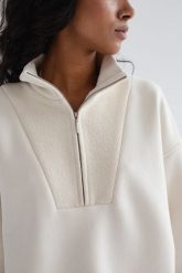 Bluza damska z zamkiem na dekolcie w kolorze LIGHT BEIGE- CLERMONT-UNI. Brązowe bluzy bez kaptura damskie Marsala, z bawełny. Za 319.90 zł.