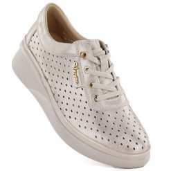 Skórzane półbuty damskie ażurowe na koturnie złote Vinceza 79603. Żółte półbuty damskie VINCEZA, w ażurowe wzory, ze skóry, bez obcasa, na koturnie. Za 179.99 zł.