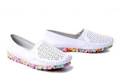 ARTIKER RELAKS 58C0581 biały, półbuty damskie. Białe półbuty damskie Artiker Relaks, w ażurowe wzory, ze skóry, bez obcasa. Za 148.67 zł.