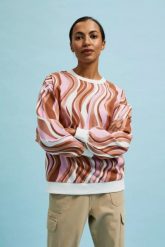 Bluza wkładana przez głowę z geometrycznym wzorem brązowa. Brązowe bluzy bez kaptura damskie MOODO, l. W wyprzedaży za 32.99 zł.