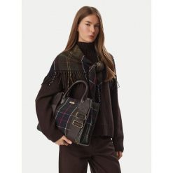Torebka Barbour. Brązowe torebki klasyczne damskie Barbour, bez wzorów, bez dodatków. Za 524.99 zł.