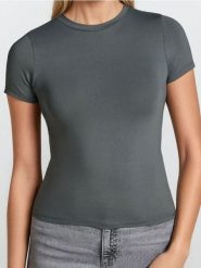 Koszulka z krótkim rękawem basic - szary. Szare t-shirty damskie Sinsay, l, bez wzorów, bez kołnierzyka. W wyprzedaży za 7.99 zł.