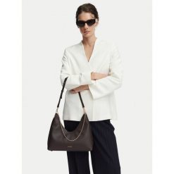 Torebka Calvin Klein. Brązowe torebki klasyczne damskie CALVIN KLEIN, bez wzorów, bez dodatków. Za 512.99 zł.