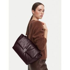 Torebka Calvin Klein. Czerwone torebki klasyczne damskie CALVIN KLEIN, bez wzorów, bez dodatków. Za 649.99 zł.