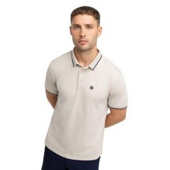 Męska golfowa koszulka polo pique Siroko Pinehurst Sand. Brązowe koszulki polo męskie SIROKO, m, bez wzorów, z dzianiny, bez ramiączek. Za 171.00 zł.