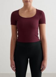Damski top szybkoschnący, second skin, prążkowany Ribbed Performance wiśniowy. Czerwone topy sportowe damskie Aim'n, s, bez wzorów, z dzianiny, bez ramiączek. Za 126.60 zł.