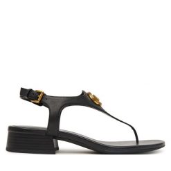 Sandały MICHAEL Michael Kors. Czarne sandały damskie MICHAEL Michael Kors, bez wzorów, bez obcasa, na płaskiej podeszwie. Za 719.99 zł.