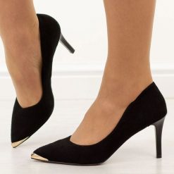 Czarne zamszowe skórzane Polskie szpilki damskie Prestige 2241. Czarne szpilki Prestige, bez wzorów, ze skóry, bez obcasa. Za 419.00 zł.