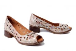 ARTIKER RELAKS 58C2101 beige, czółenka damskie. Brązowe czółenka damskie Artiker Relaks, w ażurowe wzory, ze skóry, bez obcasa, na obcasie. Za 233.68 zł.