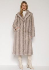 Jasnobeżowy Jednorzędowy Płaszcz Futerko o Klasycznym Kroju Yrelsha. Brązowe płaszcze damskie Born2be, l, bez wzorów, z futra, klasyczne. Za 279.99 zł.