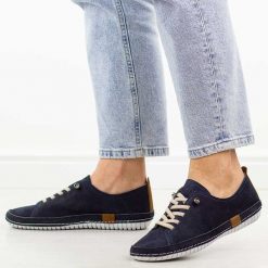 Granatowe skórzane półbuty damskie T.Sokolski 2948. Niebieskie półbuty damskie Sokolski, bez wzorów, z jeansu, casualowe, z okrągłym noskiem, bez obcasa, na płaskiej podeszwie. Za 299.00 zł.