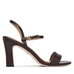 Sandały Marciano Guess. Brązowe sandały damskie Marciano Guess, z aplikacjami, bez obcasa, na słupku. Za 959.99 zł.