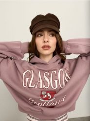 Bluza hoodie z motywem akademickim - fioletowy. Fioletowe bluzy bez kaptura damskie Sinsay, l. Za 49.99 zł.