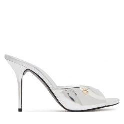 Klapki LOVE MOSCHINO. Szare klapki damskie Love Moschino, bez wzorów, bez obcasa. Za 839.99 zł.