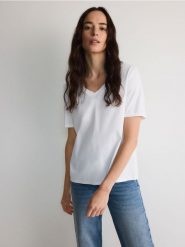 T-shirt z merceryzowaną bawełną - biały. Białe t-shirty damskie Reserved, l, bez wzorów, z bawełny, bez kołnierzyka. W wyprzedaży za 59.99 zł.