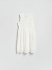 Sukienka z łączonych materiałów - biały. Białe sukienki dziewczęce Reserved, bez wzorów, z materiału, bez ramiączek. Za 109.99 zł.