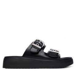 Klapki Tamaris. Czarne klapki damskie Tamaris, bez wzorów, bez obcasa. Za 299.99 zł.