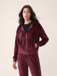 Welurowa bluza hoodie z biżuteryjną aplikacją - czerwony. Czerwone bluzy bez kaptura damskie Sinsay, l, z aplikacjami, z weluru, bez ramiączek, bez kaptura. Za 49.99 zł.
