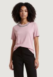 Koszulka crop top Kobieta ONLY ONLPARKER S/S O-NECK BLING TOP BOX JRS. Czerwone t-shirty damskie Only, s, z aplikacjami, z bawełny, bez kołnierzyka. Za 149.10 zł.