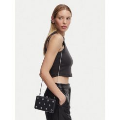 Torebka KARL LAGERFELD. Czarne torebki klasyczne damskie Karl Lagerfeld, bez wzorów, bez dodatków. Za 849.99 zł.