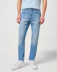 WRANGLER LARSTON MĘSKIE SPODNIE JEANSOWE JEANSY DŻINSY CLEVER BLUE W112352836. Niebieskie jeansy męskie Wrangler. Za 229.99 zł.
