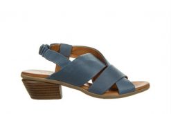 Sandały Bayla-161 061 4608 Anar 161456, Niebieski, Skóra naturalna - 37. Niebieskie sandały damskie Bayla, bez wzorów, z materiału, bez obcasa, na słupku. W wyprzedaży za 179.10 zł.