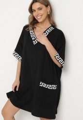 Czarna Bawełniana Sukienka o Pudełkowym Kroju z Dekoltem w Serek Amosa. Czarne sukienki damskie Born2be, na co dzień, na lato, plus size, z aplikacjami, z bawełny, eleganckie, bez kołnierzyka, plus size, bez ramiączek, mini. W wyprzedaży za 55.99 zł.