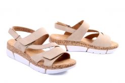 RIEKER V2366-60 beige, sandały damskie. Brązowe sandały damskie Rieker, bez wzorów, bez obcasa. Za 209.93 zł.