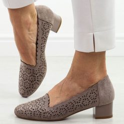 Khaki ażurowe półbuty damskie na obcasie Potocki 12393. Brązowe półbuty damskie POTOCKI, w ażurowe wzory, z jeansu, eleganckie, z okrągłym noskiem, bez obcasa, na obcasie. Za 169.00 zł.