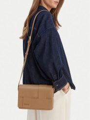 GINO ROSSI Torebka C-KY185 Beżowy. Brązowe listonoszki damskie Gino Rossi, bez wzorów, z materiału, bez dodatków. Za 179.99 zł.