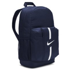 Plecak sportowo-turystyczny Nike Academy Team 22 L. Czarne plecaki męskie Nike, bez wzorów, z materiału. Za 99.99 zł.