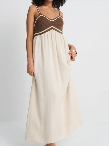 Maxi sukienka na ramiączkach w stylu boho - kremowy. Białe sukienki damskie Sinsay, l, bez wzorów, boho, bez kołnierzyka, bez ramiączek, maxi. Za 45.99 zł.