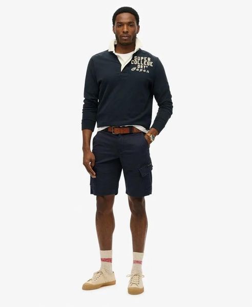 Superdry Organic Cotton Core Szorty bojówki z bawełny organicznej – Eclipse Navy. Niebieskie szorty męskie Superdry., z aplikacjami, z bawełny, klasyczne. Za 336.85 zł.