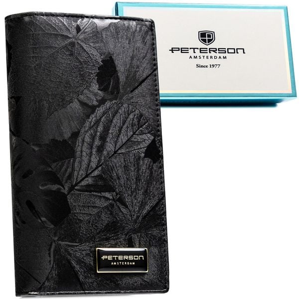 Duży, pionowy portfel damski w czarnym kolorze Peterson PTN PS1431-MLF. Czarne portfele damskie Peterson, z aplikacjami, ze skóry. Za 124.99 zł.